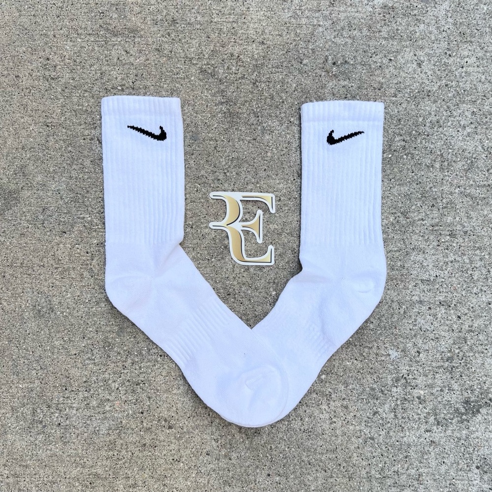 Nike 1 PAIR of WHITE CREW SOCKS SIZE 8-12 HIGH one sizes fits most NWOT